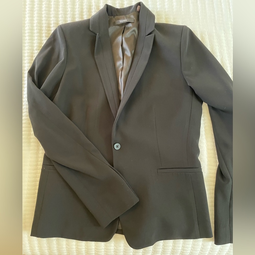 Tahari black blazer